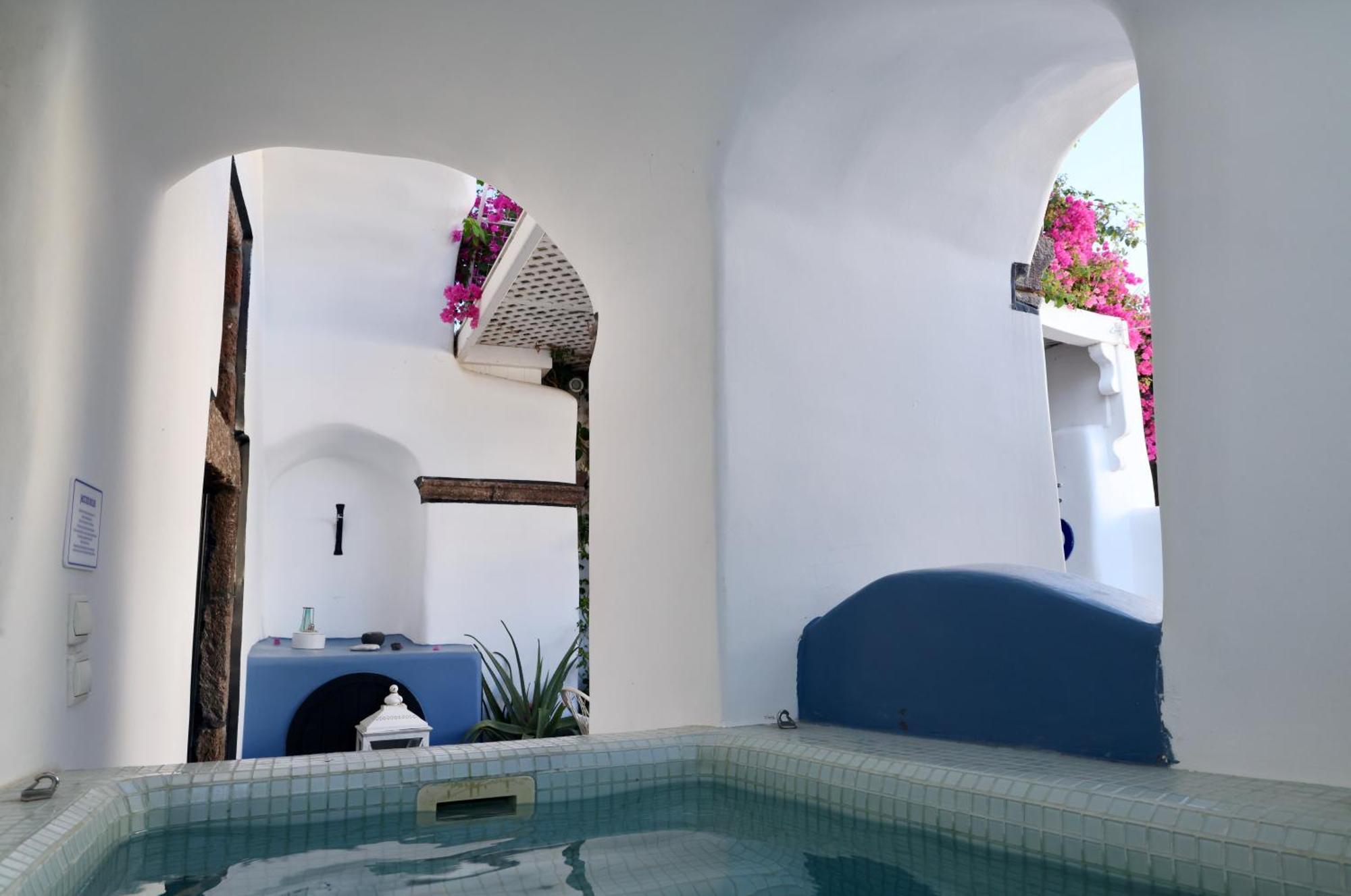 Orpheus Santorini Villa *